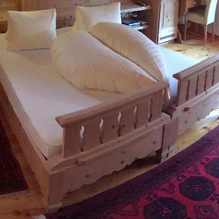 Hotel Chasa Sofia Скуоль Номер фото