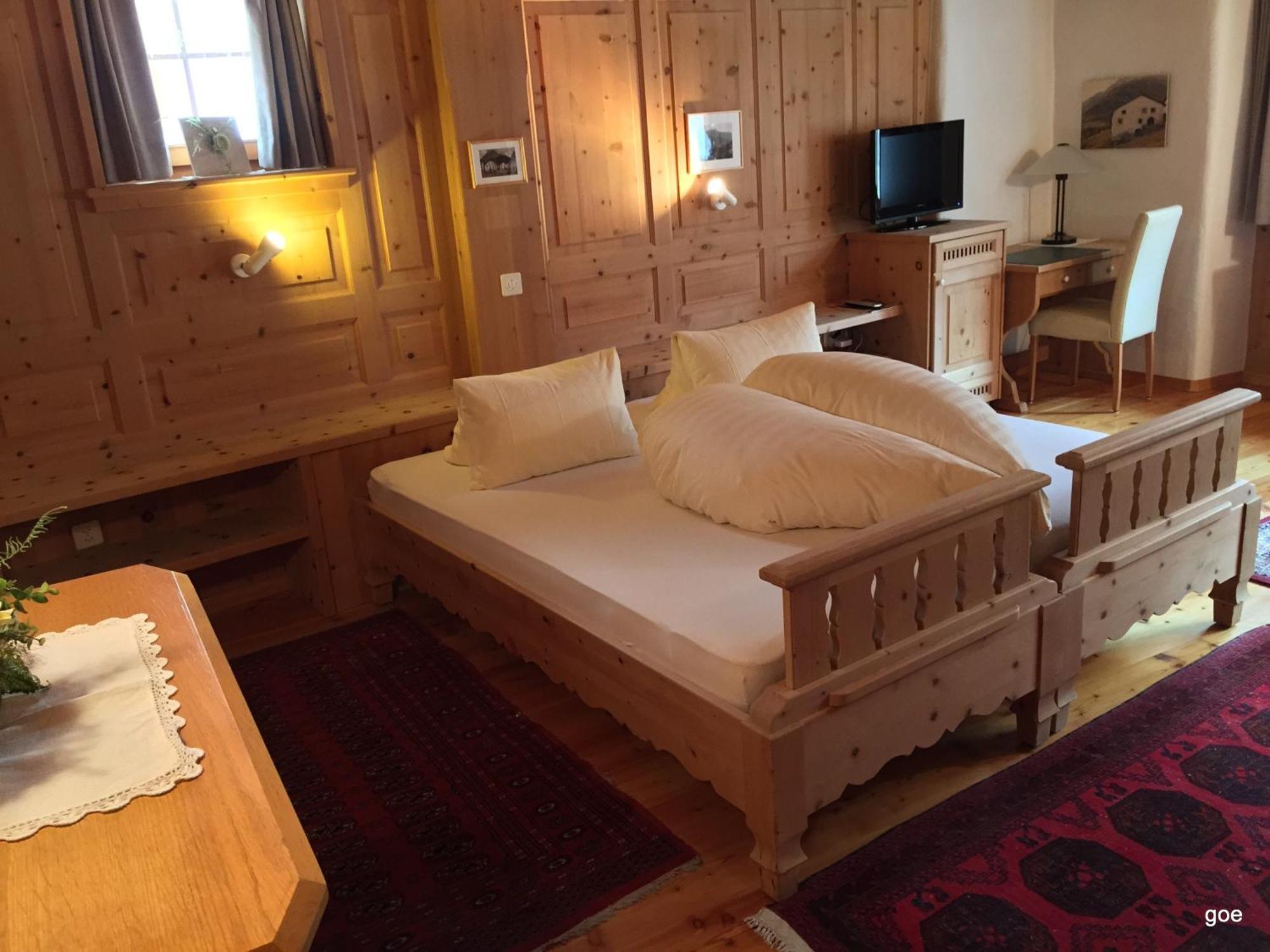 Hotel Chasa Sofia Скуоль Номер фото